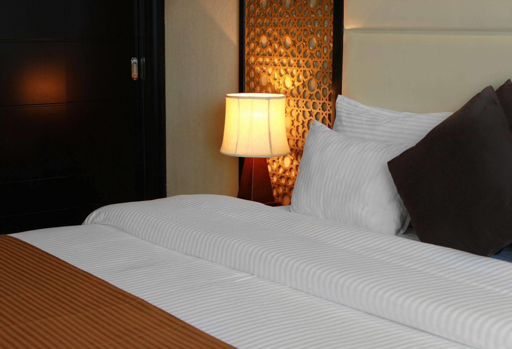 Paragon Hotel Abu Dhabi Exterior foto